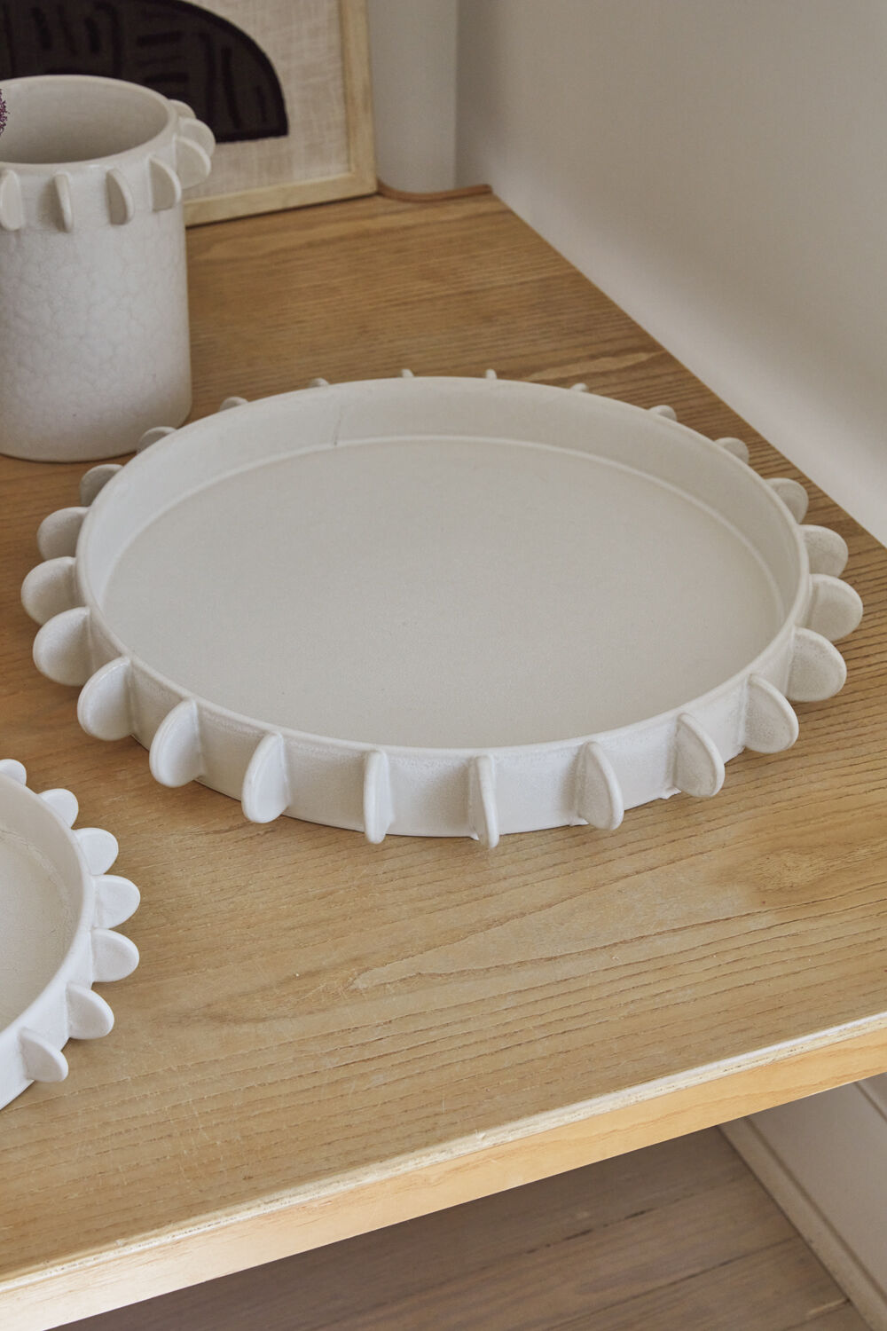 Reverie large ceramic tray, rim detail