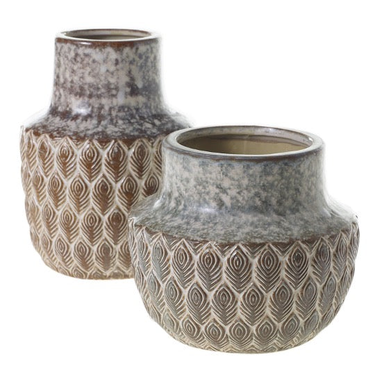 Set of vases with textured peacock pattern